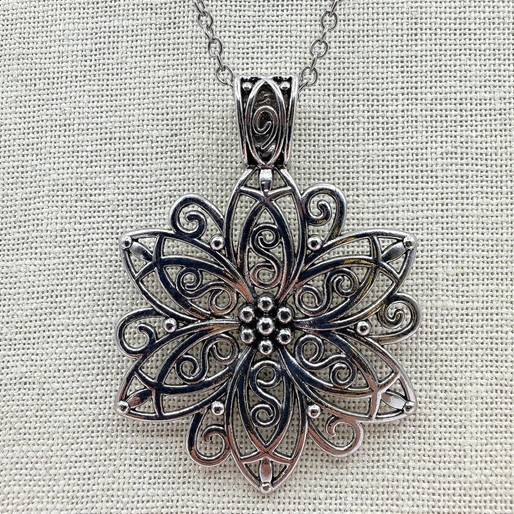 Vintage 90s Silver Tone Filigree Flower Pendant Necklace Boho Scroll‎ Mandala